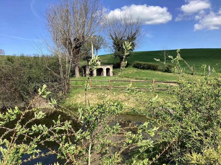 Le Gite De La Fontaine Chiddes Exterior foto